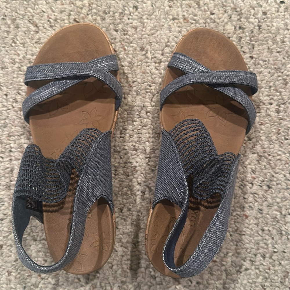 Cute denim shoes!